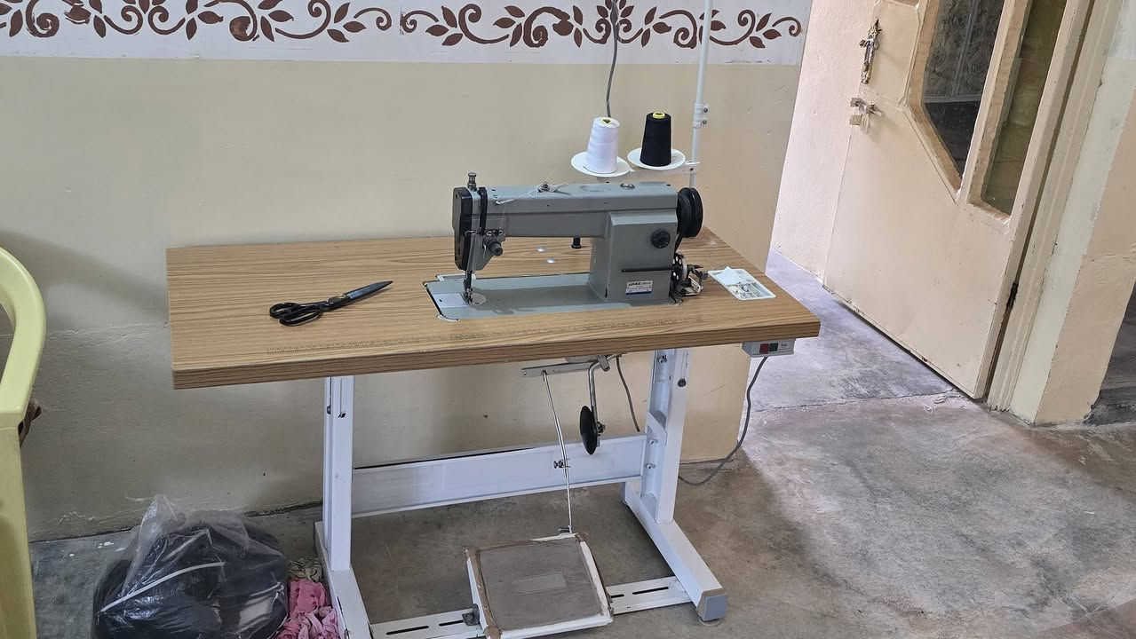 مكينة خياطه جاك صناعي شرط الشغل مستعمل ديالئ السعدية السعر 150 وبيهه مجال للاستفسار ***********

