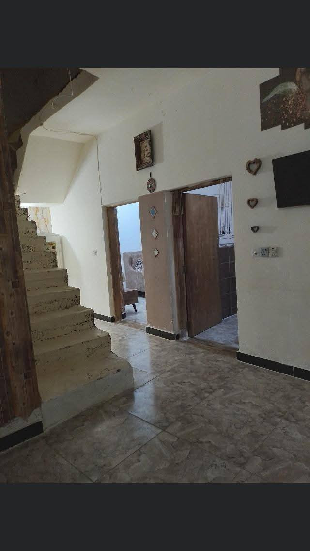 #عرض_للـبـيـع
دار سكن للبيع مساحته 128م (6* 21)م طابق واحد يحتوي على صاله ومطبخ وصحيات وغرفة نوم وحولي ومنور الارضيه بورسلين والدار له مدخلين وكراج سياره بناء طابوق 🧱 
العنوان: بغداد- أبو غريب - خرنابات - مقابل مجمع الزيتون السكني 
السعر / 100 مليون وبيه مجال 
للأستفسار أكثر يرجى الأتصال على الارقام التاليه
***********
***********
