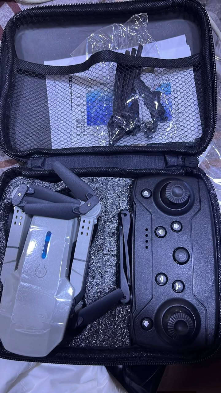 درون تعليميه
للبيع مستخدمة عله كد الفحص 
الملحقات 
💫حقيبة
💫 جوستك
💫مراوح احتياط عدد 4
💫مفك براغي 
💫كيبل شحن 
💫واقية حماية للمراوح

السعر 25 الف والتوصيل مجاني 
للاستفسار  واتس ابـ ***********
