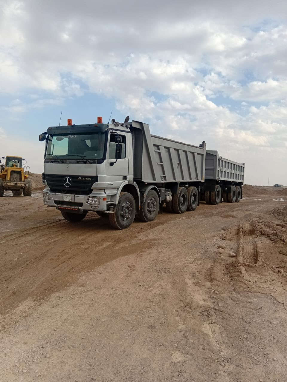 سلام عليكم اكتروس 2007 معلاية 2018 مربوطة قاطرة ومقطورة كفالة عامة للاستفسار 
***********
