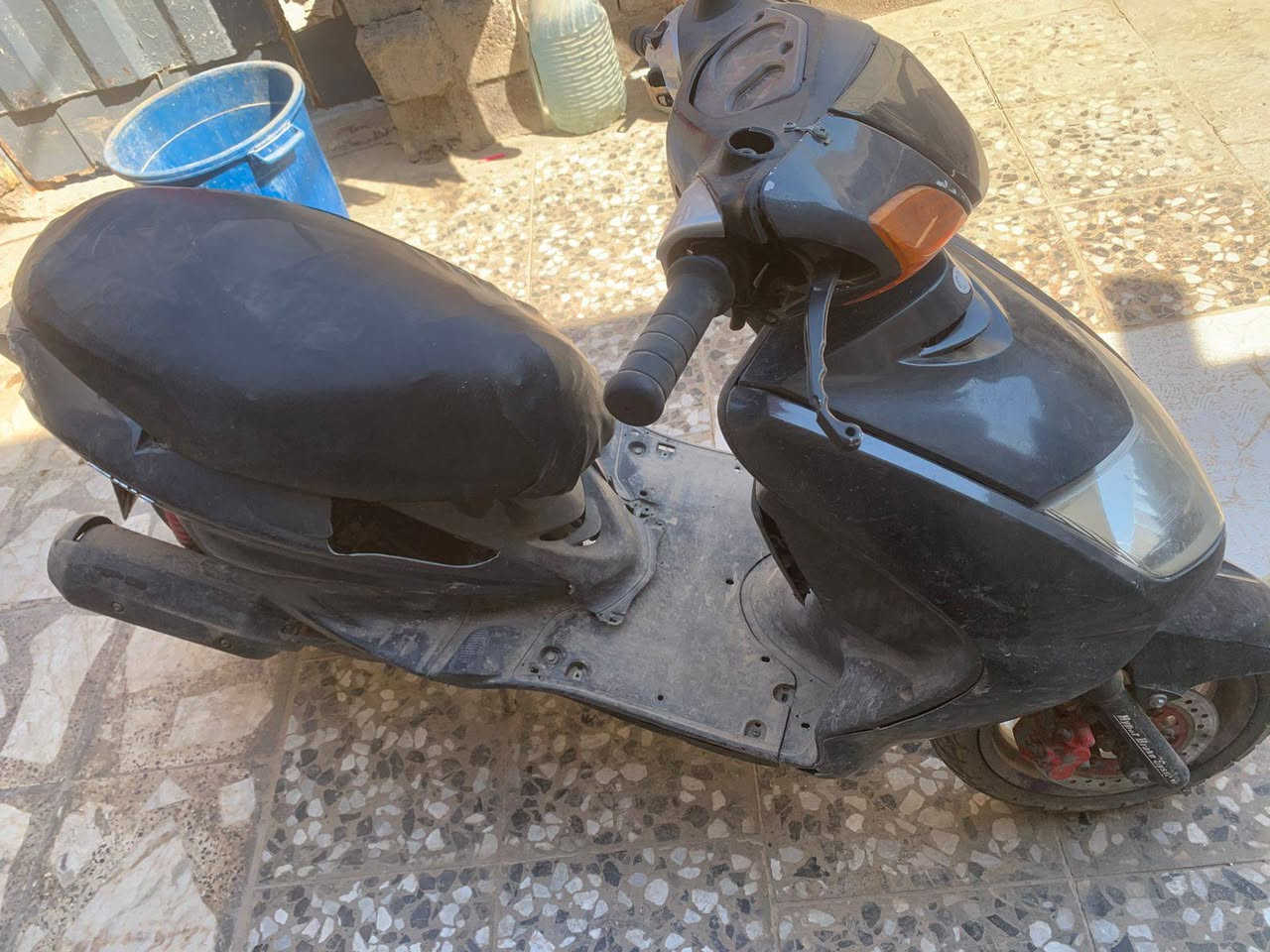 سلام عليكم
سكنس للبيع دراجة نضيفه وحلوه 
بيها بس فاكيوم يحتاجله تبديل
وكابريتر تنظيف .. السعر 450 وبيها مجال 
مكاني بغداد الأمين الثانيه
للأستفسار ***********
