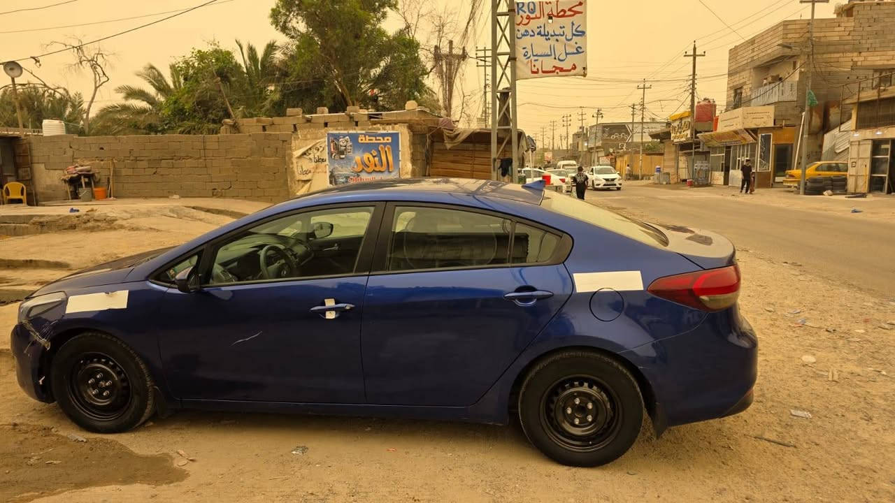 السلام عليكم كيا فورتي مديل 2017 رقم الجديد بسمي بيه بيه صبغ ثلاث قطع  محرك 2000دوش كير ايتي المرغوب السعر 100 السياره جاهزه محرك كير حداده تبريد العنوان البصره حمدان *********** البصرة, العراق
