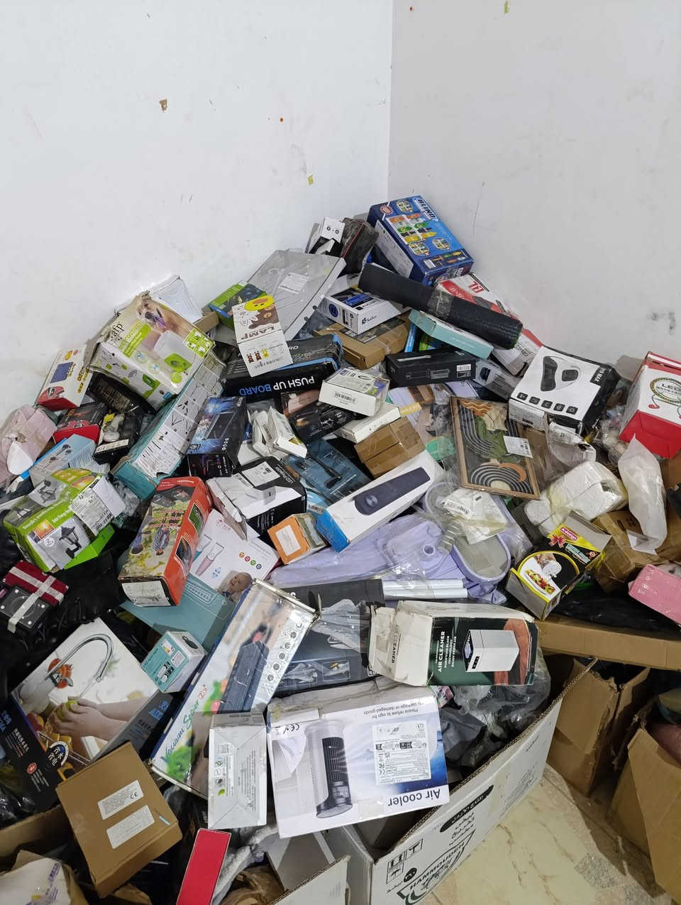 السلام عليكم اخواني اخواتي
بضاعه امزون مكس للبيع مابي اي قطعة ملابس ولا احذيه فقط الكتروني ومنزلي 
عنواني حله شارع الطهمازيه 
للاستفسار اكثر مراسلت الصفحه او مراسلة واتساب ***********
