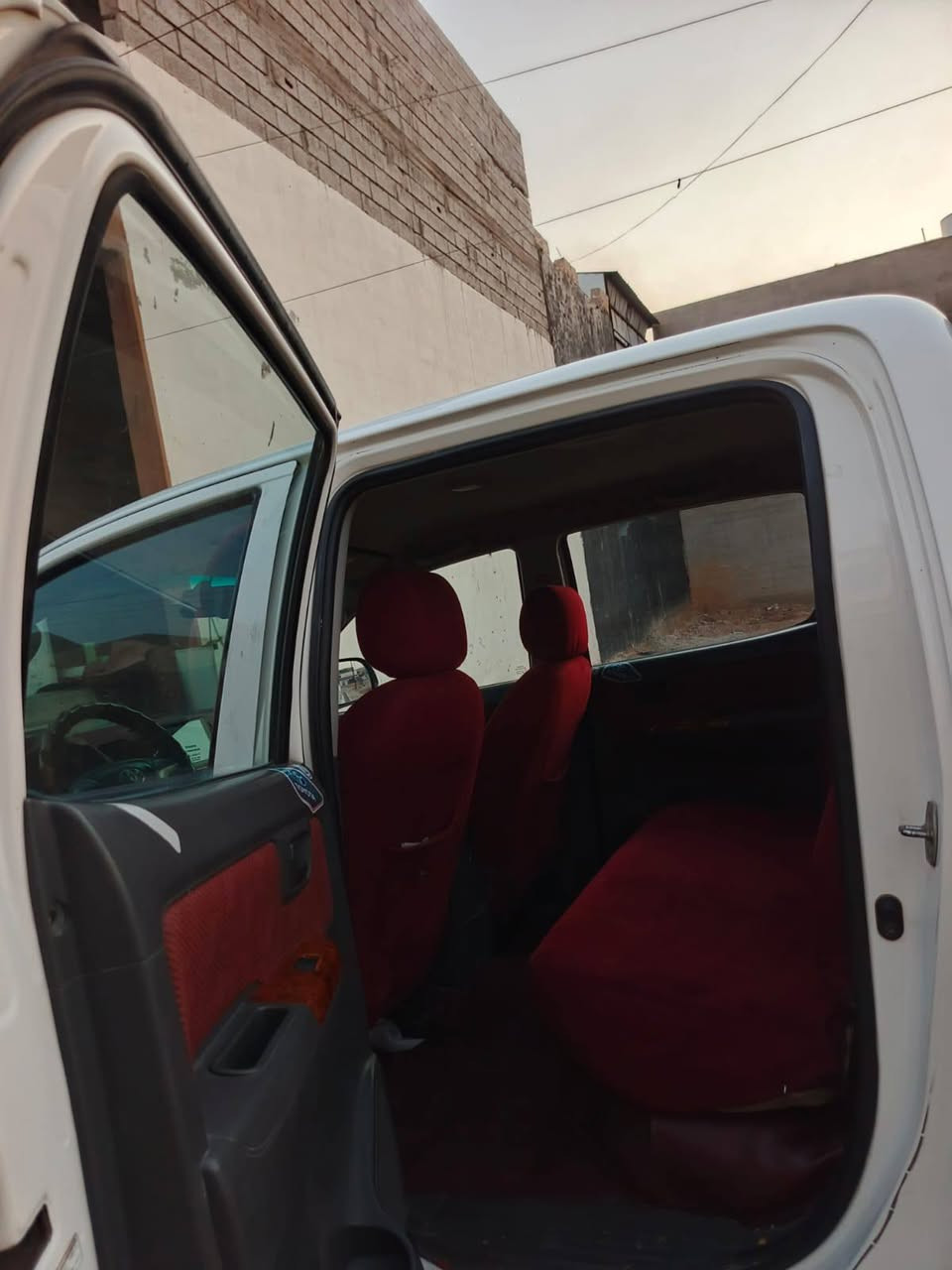 السلام عليكم انا مكلف بنشر  للبيع هايلوكس موديل ٢٠١٢ السياره ع وضع الشركة محرك وكير شرط الرقم بغداد دولي تحويل ثاني يوم ماشيه ٢٠٠ كير اوتوماتيك السياره خير من الله جديده،،،،، السعر 195$وبيه مجال  *********** 🌹 كركوك الحي العسكري،، ضرر باب خلفي
