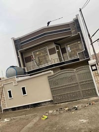 عندي هذا البيت اريد افلشه وابيع كل غراضه متكون من شبابيك حديد وابواب ح...
