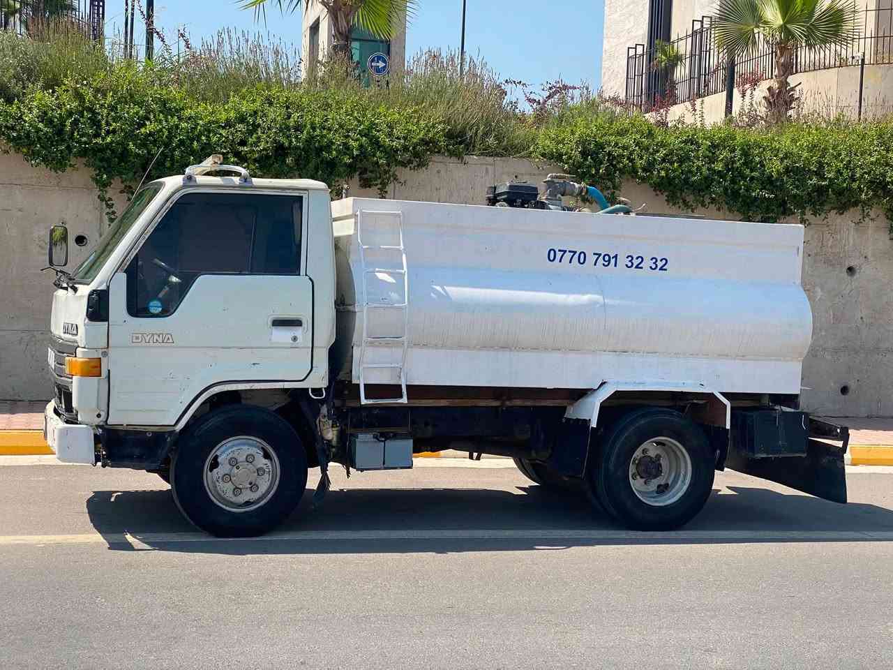 ئەم تەنکەرە بۆ فرۆشتن مۆدێلی ١٩٩٤ گێڕومەکینەی بە شەرت سەیارەکە تابڵێی پاکە بێ مەسرەفە تەنکی ١٦ بەرمیلە سەیارەکە وەرق لە ژێرە و مەکینەی ١٤b یە نرخی ٧٤ گەڵایە شوێن سلێمانی  بۆ زانیاری زیاتر ژمارەی مۆبایل ***********

