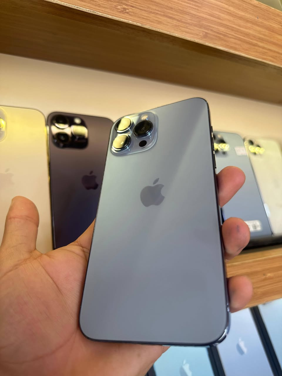 13 برو ماكس نظافة 100‎%‎
بطارية 91 
ذاكرة 256 
مستبدل قطعة اصلية من ابل شاشة 
ظمان 5 ايام 💯💯 استبدال وسنة سوفت 
سعر 610 الف 
*********** 
كربلاء الرجيبة مقابل ماركت الدعمي 3
