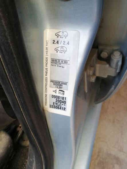 السلام عليكم
بيجو ٣٠٦ بلاديه بدون صبغ جراد بسيط بداية القماره
أتصور يروح بالبولش 
رقم بغداد مشروع وطني بإسمي شرط التحويل سنويه لل٢٦ الشهر العاشر
كير محرك نظيف تدفئه وتبريد كومبرسر جديد فريز جديد راديتر تدفئه جديد؛
كشنات بلاد نظيفه
برده خلفيه بلاديه حداديه نظيفه تصير بيها شويه رجه بالمعدل بيها ويلين عوج
لايتات تصعد وتنزل كهرباء
جام أمامي كهرباء
سنتر لوك ريموت بلادي
سبير ٢٤ ساعه نازل لان السبير يصير جوه الصندوك زوج تاير جديد وزوج نص عمر
كهربائيات كلها شغاله
داينمو ياباني ٩٠ امبير 
بس كشافات الدعاميه مكسوره وأيضا تشتغل 
مكفوله من الضربه القويه والصبغ.. 
وكل هذا وتجي وتشوف وتفحص بعينك .. 
سعرها ٤٧ وبيها مجال قليل
طبعا صورت السياره بدون غسل والصندوك جديد بلاد بس بيه غراض ومصورته
المكان بغداد المنصور الوشاش متواجد فقط بعد الظهر 
*********** ...
