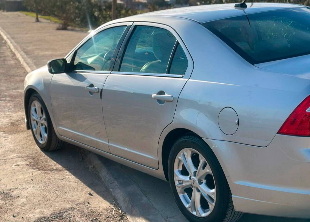 فۆرد فیوشن2010
مواسه‌فات SE
199 میل ڕۆشتووه‌
ته‌نها ١ بستی چه‌مه‌له‌غی سه‌یاق بۆیاخه‌
هه‌نێك ورده‌ چاڵی هه‌یه‌
گێڕ و مه‌كینه‌ی به‌شه‌رت نه‌كراوه‌ته‌وه‌
سه‌نه‌وی به‌سه‌رچوه‌

سعر: له‌ كۆمێنت داوه‌ بكه‌ ڕاسته‌وخۆ بۆت دێت 📩

ژماره‌ی خاوه‌نی
***********
***********
