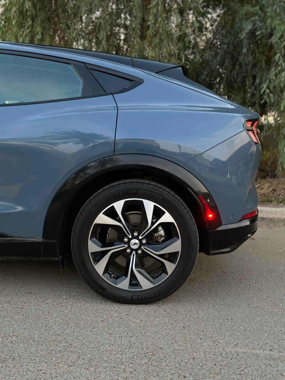 بيع مستعجل
او مرواس بأقل محتاج فرق 

موستنك 2023 ماك اي فئة بريموم 
فول مواصفات  1/1 
بطارية جبيره X حجم 91 كيلو واط 
تمشي بل شحنة 530 كيلو 
دبل ماطور 350 حصان 
سقف جام بل كامل 5 كامراة 
شاشة جبيره صندوق كهرباء 
داخل 7 الوان السياره بصمتين 
داخل جلد كشنات كهرباء 
رمز دوخل بل باب شاشة لغة عربية
نضام صوت B&O دمام خلفي 
حساس امامي خلفي 
السياره بجم بل كامل مغلف ( ppf) 
وباقي الموصفات المعروفة
السيارة ماشية : 18 الف
حادث السياره فقط باب السايق
ومصبوغ وربع الجاملغ فقط
السعر 199$
*********** وات ساب
