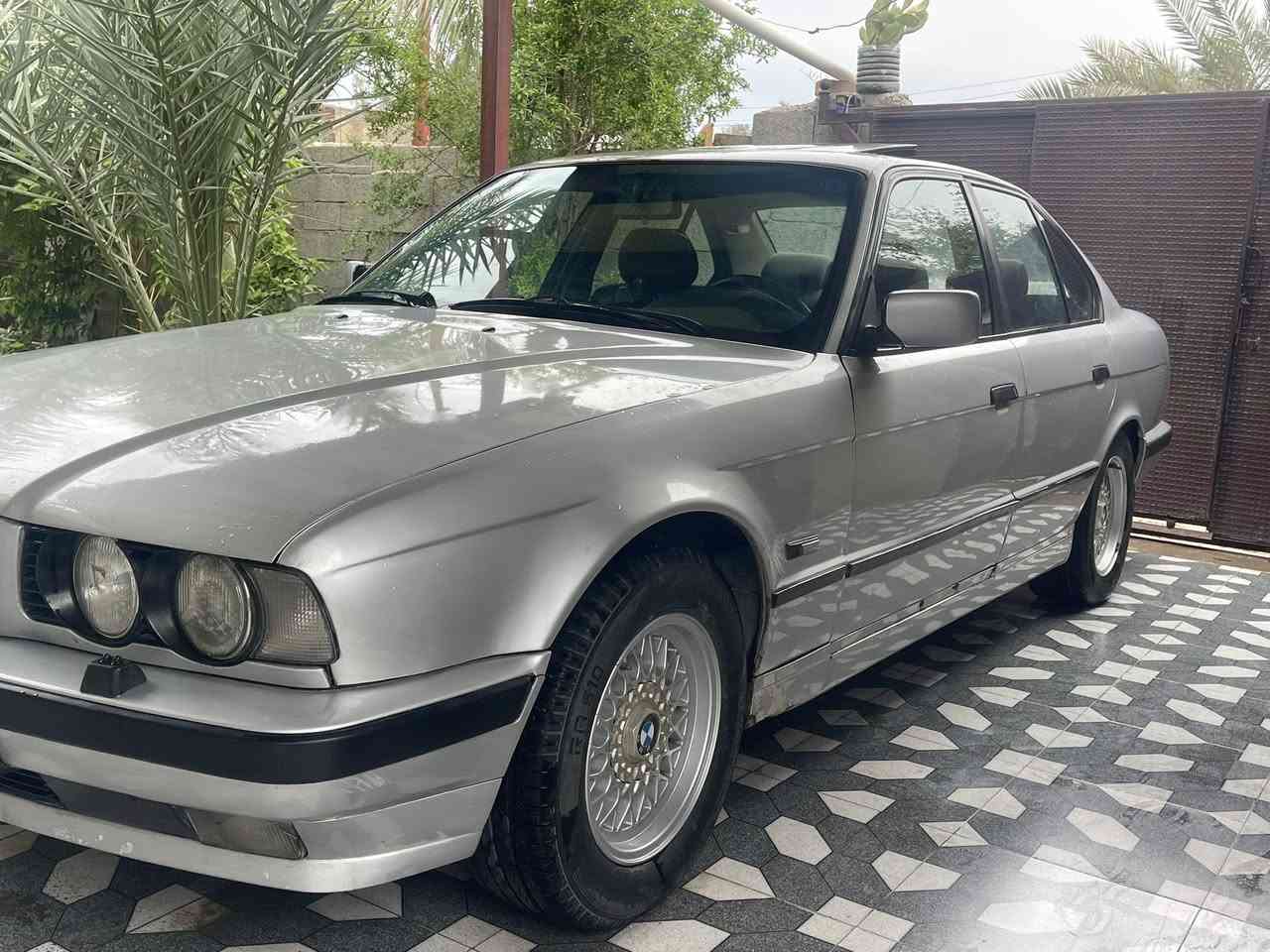السلام عليكم  BMW525 اصل  مسكر فانوس السيارة بلادية فقط صبغ جماليه بدون ضربه بس شخط باب الخلفي موضح بالصور السيارة خير من الله ومابيها اي نقوصات فقط غاز التبريد والهيتر اني لاغي تخم تايرات وصدر حدادية نعمة من الله وفتحه السيارة خير من الله  الداخل مخمل السيارة مال جناي باسمي رقم اربيل سنويه لسنة2030 السعر75مجال قليل
***********
