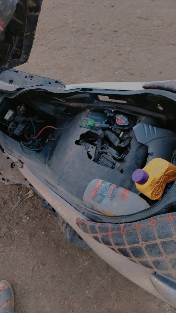 سلام عليكم دراجه فورزه🏍️09عوزه بصمه محترك ولباتري مكينته لاتنقيص التبخير دواجه صارله شهر واكفه تايراته جدد فتبم جديد  اسعر 450 وبيه مجاله لطيبين متوازي عله بعته لتواصل بي واساب ***********
