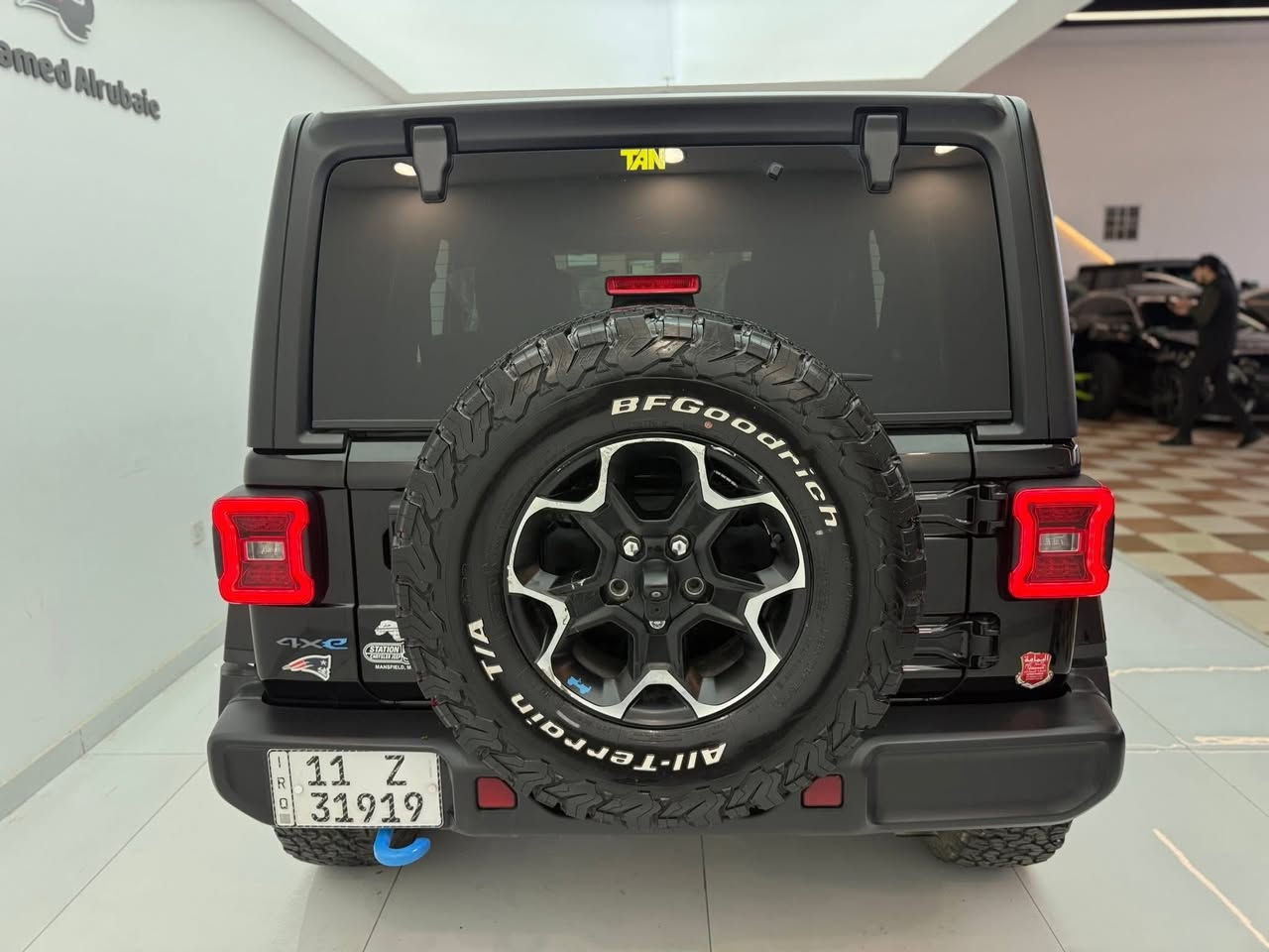 جيب رانكلر 4Xe 2023 روبيكون هايبرد  وارد امريكي 
 السياره  Jeep Wrangler 4xe 2023 2.0L 4 plug-in

حجم المكينه : 2000 تيربو + هايبرد + بلكن شحن خارجي

القدرة الحصانية 375 حالة حال الهيمي 

الشحن يمشيك 30 ميل

المسافه المقطوعه : 17 الف ميل     

الحادث مرفق بسيط 
                      

#المواصفات 

1.قماره تتفصخ اصير كشف
2.بصمه  تشغيل وابواب 
3.لوكير
4.كشافات 
6.شحن خارجي
7.بكلايت لد 
8 . شاشه
9.سستم صوت دمام خلفي + امامي 
10.لايتات زنون هايلوجين
11.كشنات جلد اسود بلادي 
12.سقق اسود بلادي 
13. تحكم استرين
14. ويل حجم 19
15. كامره خلفيه 
16.تدفى كشنات 
17 .تدفى استيرن

 السعر: 29.500$ ومجال

مكان السياره اربيل وبغداد 
 
للتواصل

***********
***********
