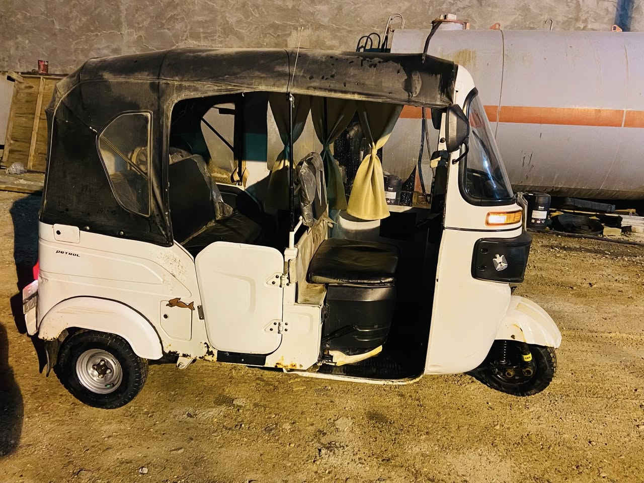 سلام عليكم تكتك 21/شهرالتاسع ضربته بك لايت مكينه مفتوحه رقم وسنويه تحويل ثاني يوم بيهة ملاحضات بسيطه السعر خاص متواجد وتساب فقط ***********
