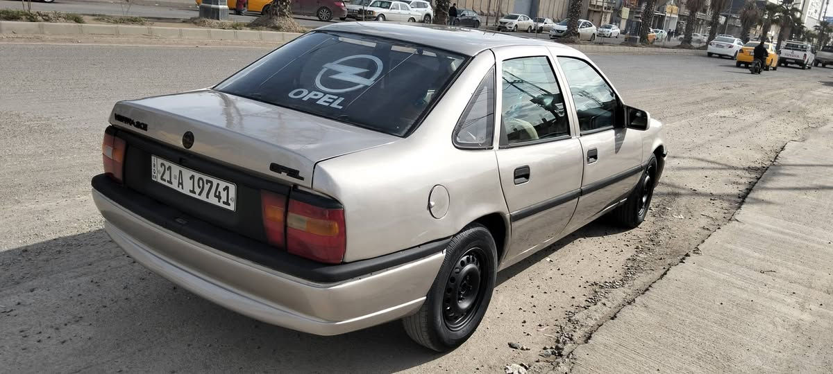 ئۆپل 1993سلایت مەکینە20 شەرت تایە تازە 
سە نەوی و ڕەقم تازە  کۆبۆن بەنزین کامل تازە کراوە مالی دۆستە  سعری45مەجالی ***********وەتسئاب كركوك, العراق
