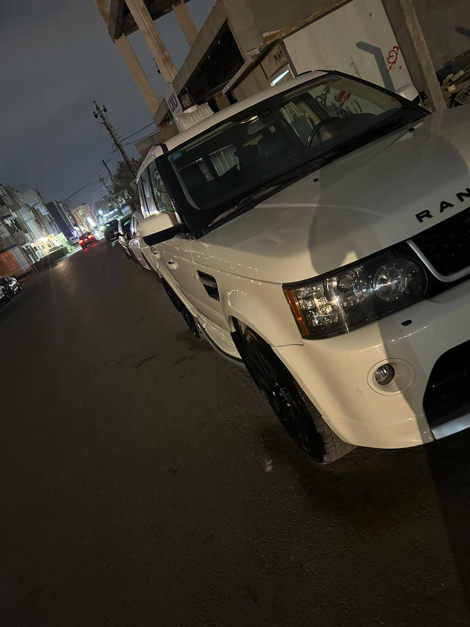 سلام وعليكم رانج روفر سبورت 2010 مراوس حسب القناعه شعندك نزل ب تعليقات 
محرك 8v عادي المرغوب كير محرك كفاله سيارة بيه نصف بنيد وجاملخ صبغ فقط والباقي كفاله سيارة نضيفه مناقصهة شي                              فول مواصفات.                                                                 فتحه.                                                                                تشغيل بصمه                                                                             دخول ذكي اربع ابواب.                                                     مري شفط +قلاب                                                             اربع ابواب بصمه.                                                             جنطه شفط.                                                                        كشنات كهربائي خزن 3 وضعيات.                                        جوبلسات تصعد وتنزل ⬆️⬇️ شغاله.                                  دبل اكسل                                                                         مثبت سرعه.                                                                     ستيرن كهربائي.                                                                وضعيات قياده                                                                كامره خلفيه.                                                                    حساسات اماميه خلفيه.                                                     تبريد قطعتين.                                                                  وبعد اهواي مواصفات مواصفات رانج معروفة.                      كهربائيات كله بلاديه تبريد تدفئه شغال مكان سياره بغداد                         التواصل عله الرقم ***********
