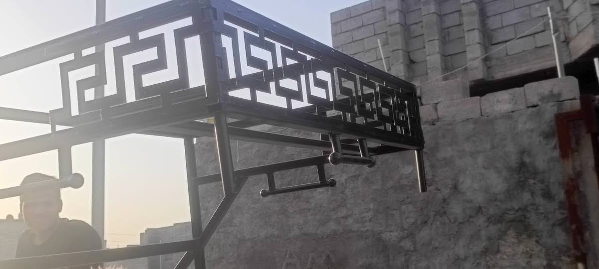 سقفيه البيع تفصال جديد حديد وسط  مكان الخمسه كيلو قرب مطعم حجي محمد سعر 80وبيه مجال قليل رقم الهاتف ***********
