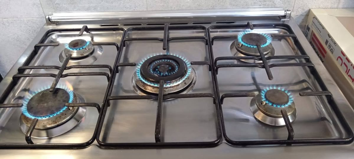 السلام عليكم طباخ نظيف جدا للبيع سعره 250نهايته مكاني غزاليه رقم الهاتف***********
