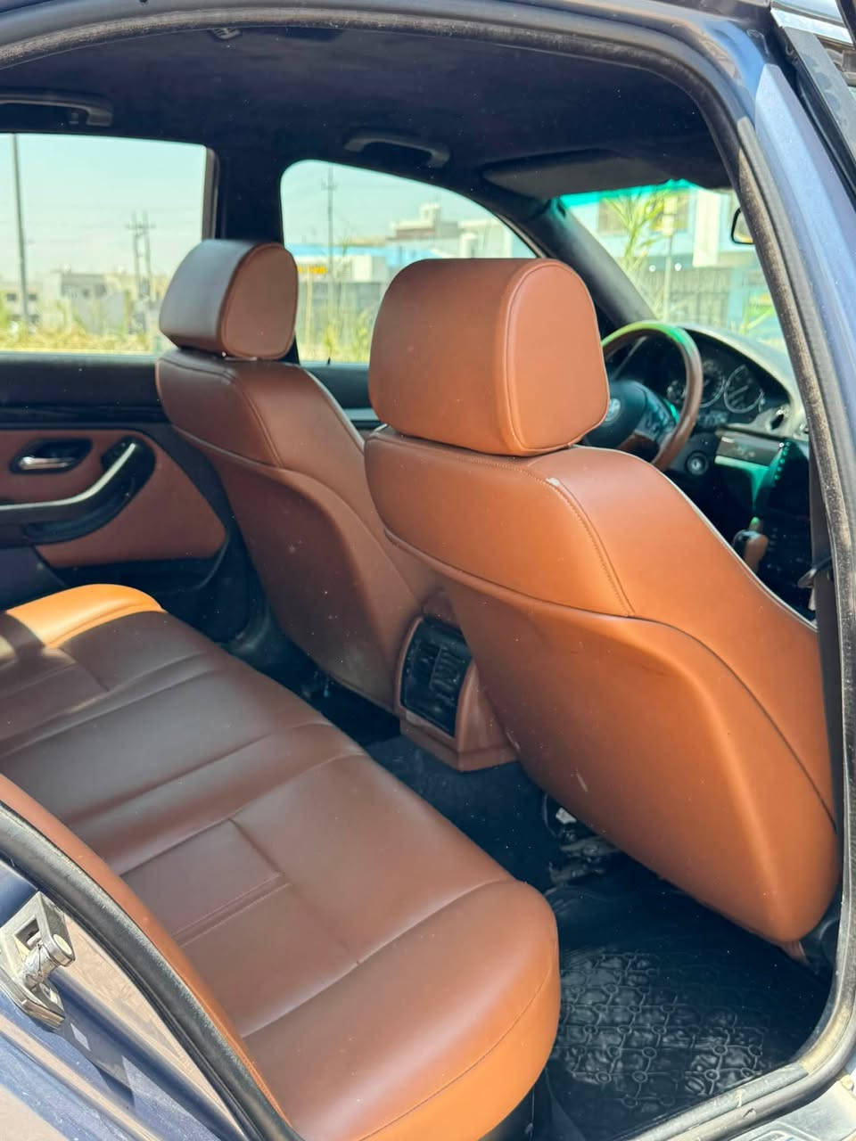 @bmw_٥٢٥
للبيع _بو فروشتن
مواصفات
تراكشن
كوشن جلدو هيتر
ئاوينه كاره بايي
جار جام ئوتو
داخلي قه يسي وسقف شامو 
گير توماتيك و سپور و عادي
مه كينه و گير به شه رت نه كرايته وه 
سياره حيزام صبوغه بوو جواني به شه رت معجون نه بيت
هه موشتيكي بيلادي ماوه ته وه به شرتي فحس كومبيوته ر
سياره دينار مصروفي نيه.جار تاييه ي لوكي له ژيره و تاخم و ده بلي تازه بوو گوراوه مالي دوسته 
***********
نرخي٩٨ورقه و مجال و ٤٣٠هزار غرامه ي له سه ره
