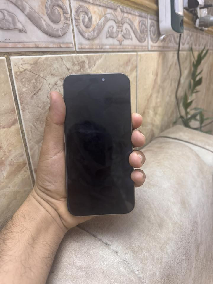 15برو ماكسبطاريه 88وذاكره 256مبدل شاشه وبي كسر بلضهر ***********
