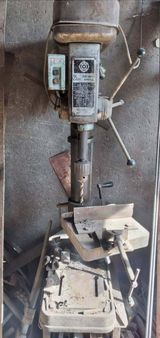 دريل هيتاشي جديدبمعنه الكلمه برغي ممفتوح بي للبيع السعر 900 الف وبي مجال للشراي العنوان ديوانيه عفك اتصال ***********مكلف بالنشر
