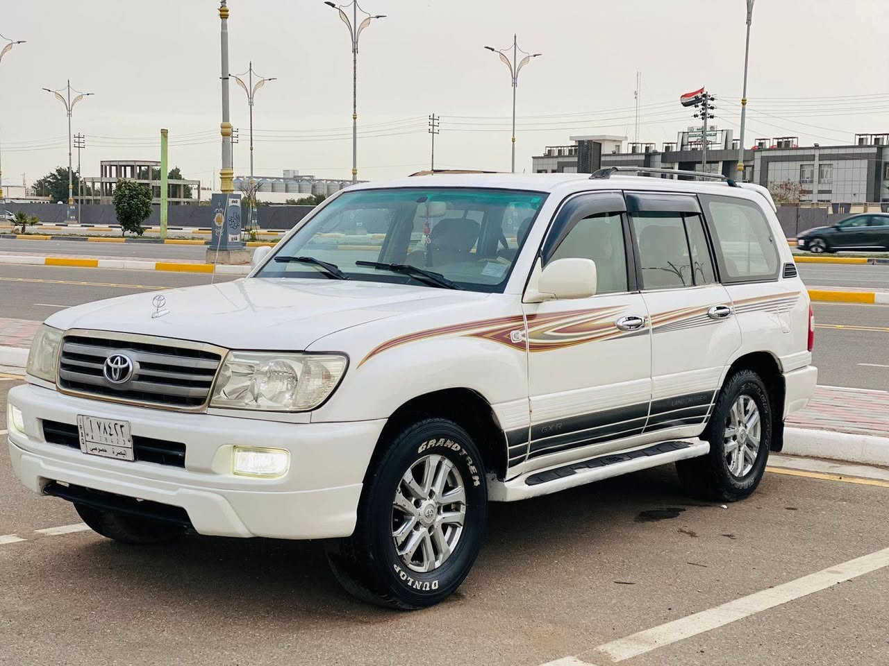 لاندكروز موديل 2002محدثه 7 سعر 108قابله التفاوض  سياره جديده معنه الكلمه وجاهزه من كل النواحي  مصبوقه جماليه فقط محرك وكير مكفولات حداديه جديده تخم تاير مواصفات شاشه كبيره كامره فور ويل كير عادي دواخل بيجي مكينه بلادي 6سلندر 7راكب مكان السياره كربلاء المقدسة الستفسار اكثر تصال ***********
