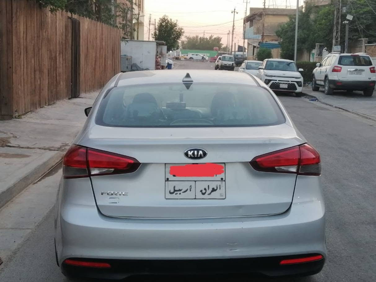***********
كيا فورتي 2018  S السيارة 
رايدهة ب 99 ورقة وبيهة مجال بسيط بعد المعاينه
ماشية 100 الف كم 
محرك ٢٠٠٠ دوش
كير At
شاشة كبيره،، كاميرا دوارة 
ويل كب دعاية اصلي 
تخم تاير جديد 
صبغ 3 قطع 
جاملغين وبنيد اماميات
وبارد باب الصدر الي بصف السايق 
ًهزة وفحص جديد 
كبل بس بصمة مباشر باسم المشتري ورقم يتحول جديد
