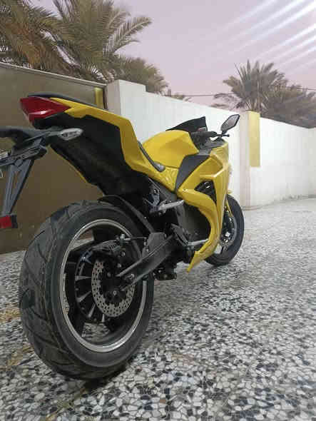 السلام عليكم بطح شحن 6 بطاريات تمشيك 80 كيلو
موديل 2025 
, دراجة وكاله وبعدها جديده لايتات زنون عالي وناصي وبصمة وتشغيل عن بعد
سرعة دراجة 120 

سعر دراجة 2700 مليونين وسبعمية وبيهة مجال 
وتساب ( ***********) 
هاتف (***********) 

العنوان الصويرة
