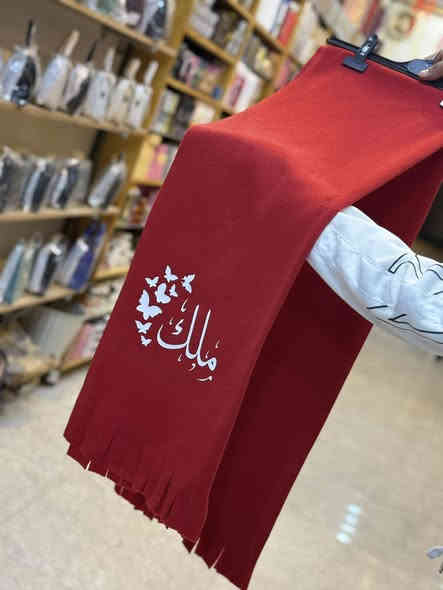 #سكارف احمر حسب الطلب 
# طبع الاسماء حسب الزبون 
#خامه جوخ الاصلي المنشأ تركي 
الأنبار هيت حي الجمعيه شارع حامي حميد مقابل مجمع الملكه
 للطلب مراسلتنا واتساب او مراسلة البيج  ***********
