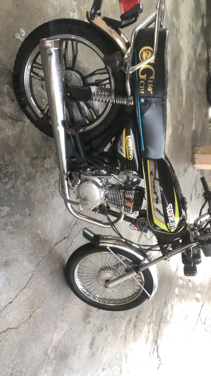 سلام عليكم شباب ويل خلفي ويل وليس الدراجه كامل جوبلس نضيف هو وتايره والطبله رايده مراوس بويل سيم مثل الامامي مال اربعه كير كون كامل هو وتايره وطبلته رقمي بي واتساب *********** مكاني بغداد شرطه رابعه بياع
