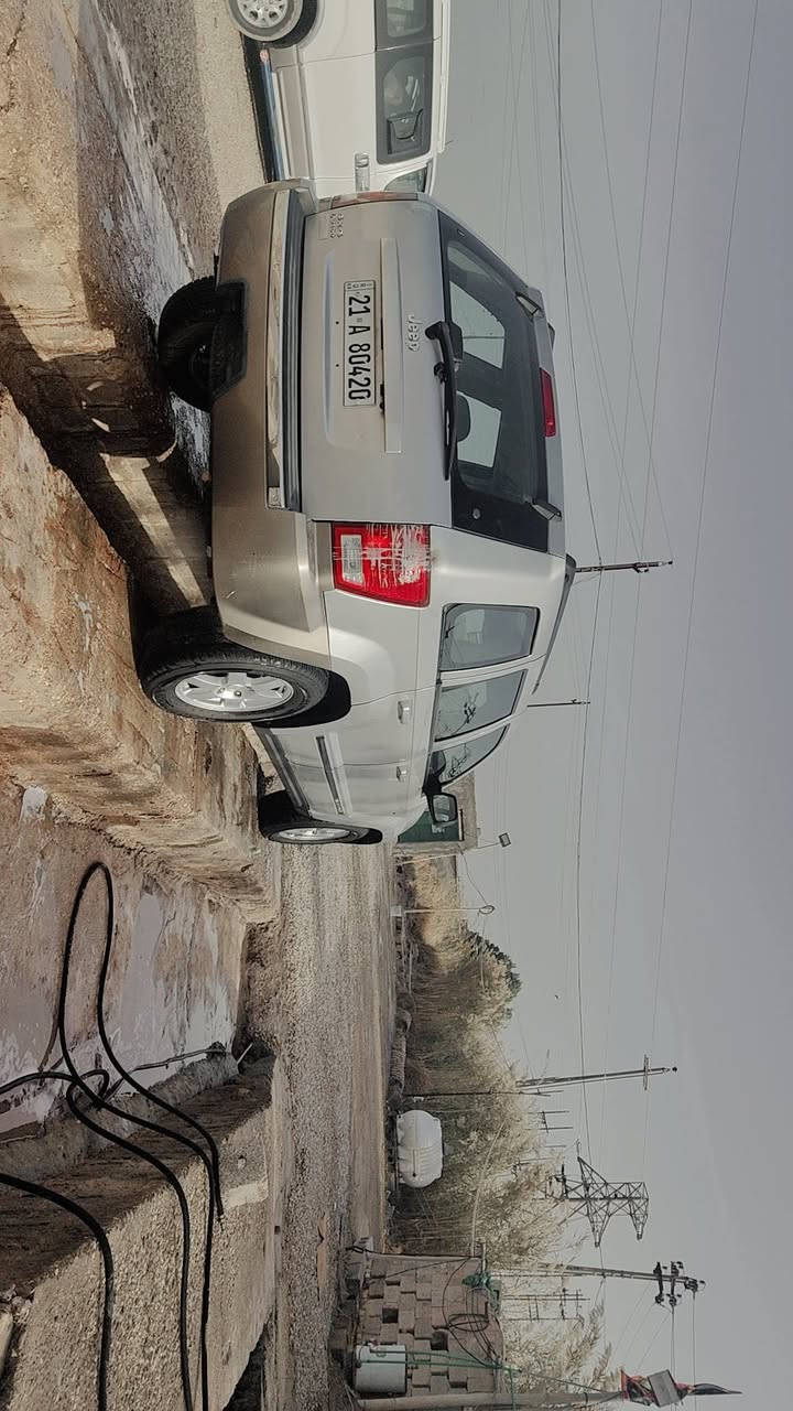 سلام عليكم شباب من رخصة مدير الكروب جيب شيروكي رقم سلمانيه بسمي السنويه لل2027 تخم تاير جديد باتري جديد مكينه جديده تبريدثلج السعر 100وبيه مجال المكان واسط قضاء الاحرار ***********
