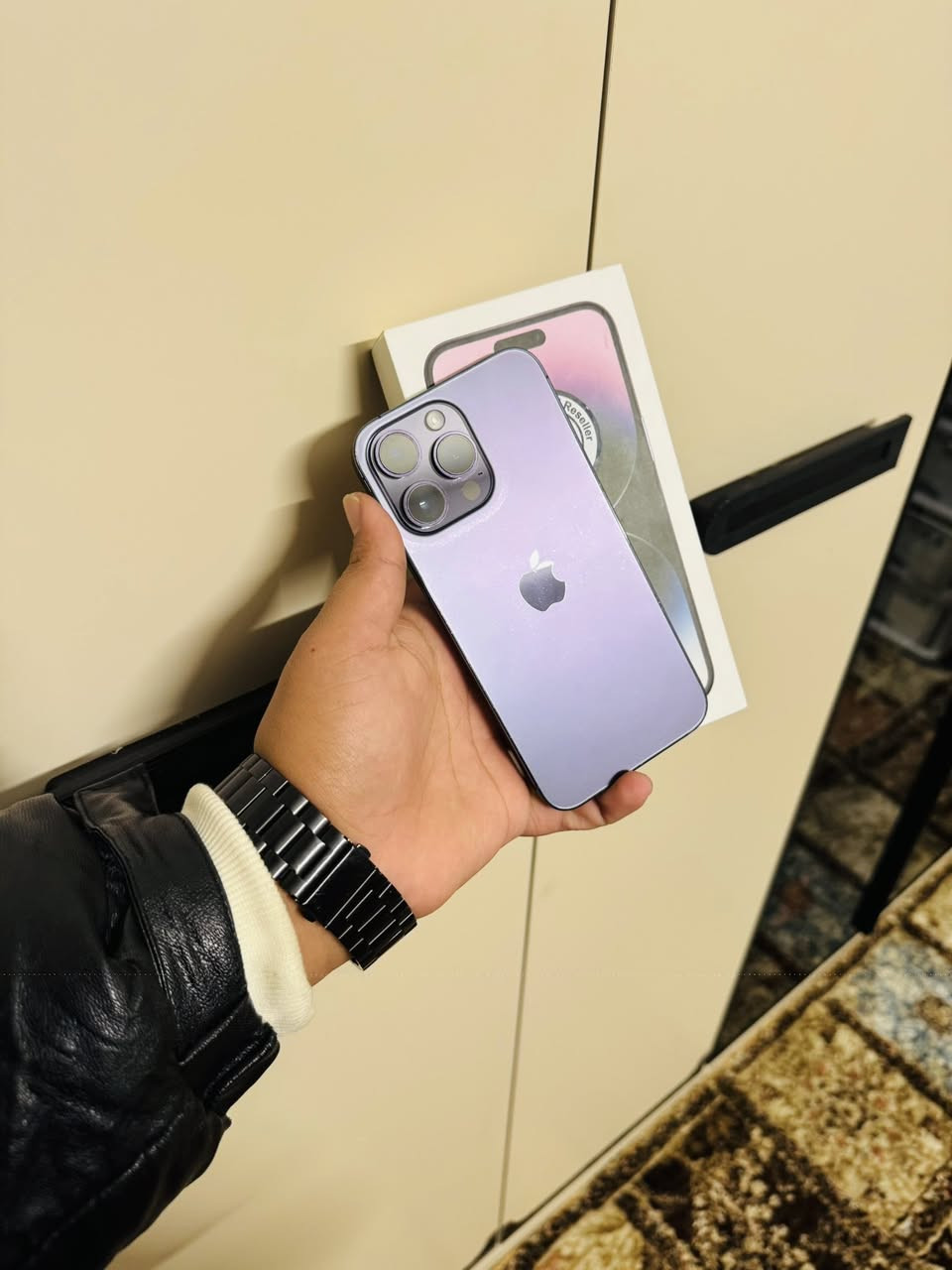 سلام عليكم ايفون 14برو ماكس
  آخو الجديد ماستر الباب لأول بطاريته 85 ويا كارتونه ذاكرته 256 ما مفتوح لون بنفسجي السعر 850شراي يتصل مكاني بغداد الحسينية الراشديه ***********
