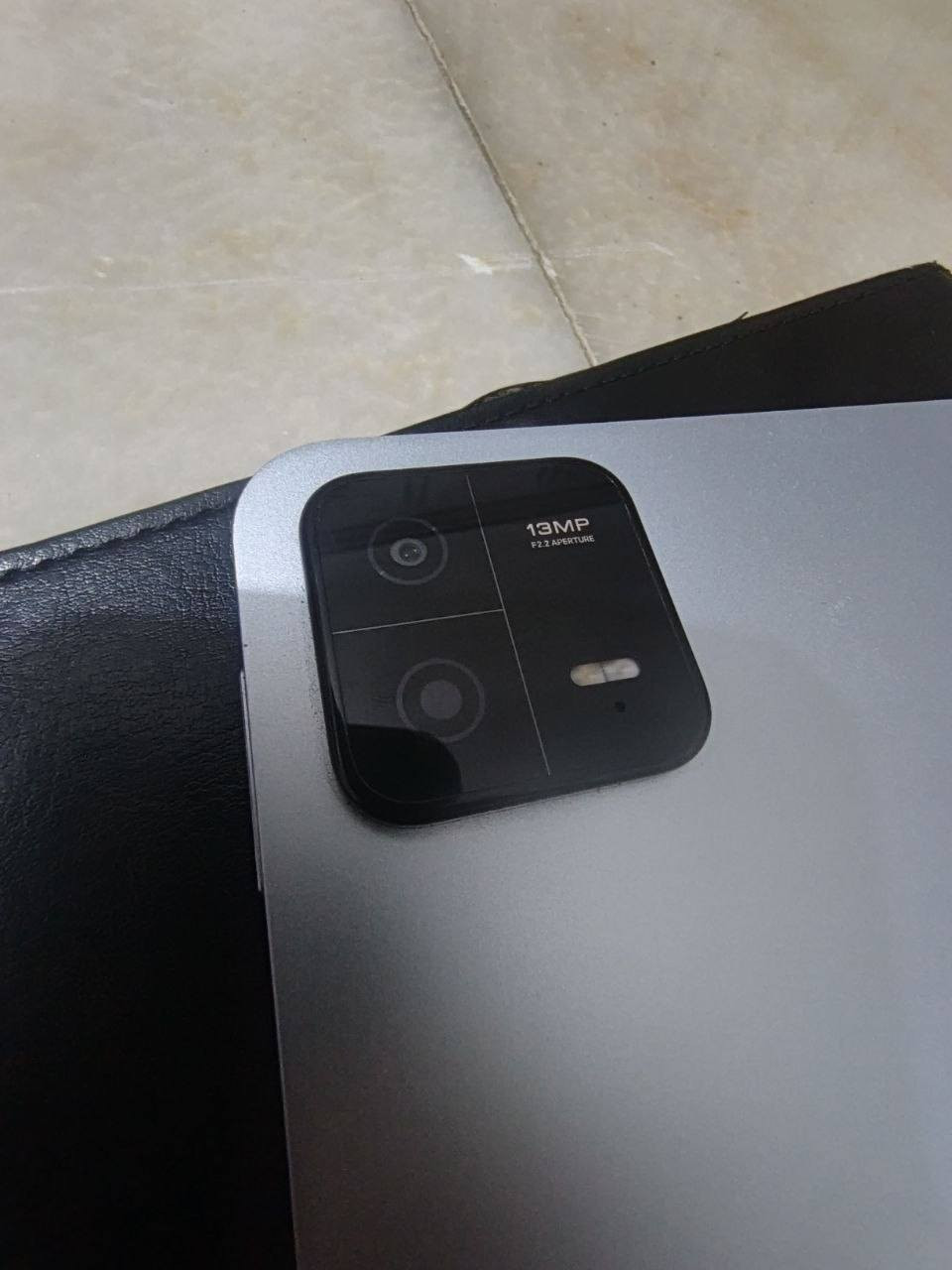 للبيع شاومي باد 6 نظيف99 %
الشاشة: بحجم 11 إنش من نوع IPS LCD بدقة عالية جداً (WQHD+) وبتردد 144 هرتز (144Hz) - شاشة سريعة وناعمة جداً باللمس وممتازة لمشاهدة الأفلام والأنمي. 🎬 الألوان تدعم Dolby Vision و HDR10.

​البطارية: بسعة ضخمة 8840 مللي أمبير - تطول معك للاستخدام الطويل والألعاب لعدة أيام بدون قلق. 🔋

​سرعة الشحن: يدعم الشحن السريع بقدرة 33 واط (33W). ⚡

​الصوت: 4 سماعات ستيريو (Quad Speakers) تدعم تقنية Dolby Atmos - صوت محيطي، قوي، ونقي جداً. 🔊🎶

​الكاميرات: كاميرا خلفية بدقة 13 ميجابكسل تدعم تصوير فيديو بدقة 4K، وكاميرا أمامية بدقة 8 ميجابكسل ممتازة للدراسة والمكالمات. 📸

​التصميم: جسم وتصميم كامل من الألمنيوم النحيف والفخم، خفيف الوزن وسهل الحمل. 📱✨

​النظام: واجهة شاومي المخصصة للتابلت مبنية على نظام أندرويد الحديث، تدعم ميزات تقسيم الشاشة وفتح أكثر من تطبيق بنفس الوقت بسلاسة. ⚙️

المعالج: كوالكوم سناب دراجون 870 ثماني النواة (تكنولوجيا 7 نانومتر) - أداء قوي وسلس جداً في الألعاب مثل ببجي (يدعم فريمات عالية) والتصفح الثقيل. 🎮⚡

نظافة:99٪بس شخطه بسيطه جدا بظهر التاب اصلا ماتبين تعال وافحص وبيك خير وتدلل. لاداخل صيانه ولامبدل شاشه ابد نظافه تقره الف. 

مكاني:بابل الحله  قرب شركه الرنا اسواق البغدادي 

ذاكره:256:8

السعر 325الف وبيه مجال ✨


**إذا كنت صاحب هذا الإعلان وتريد حذفه لأي سبب، رجاءا أرسل رسالة إلى الدعم الفني**
