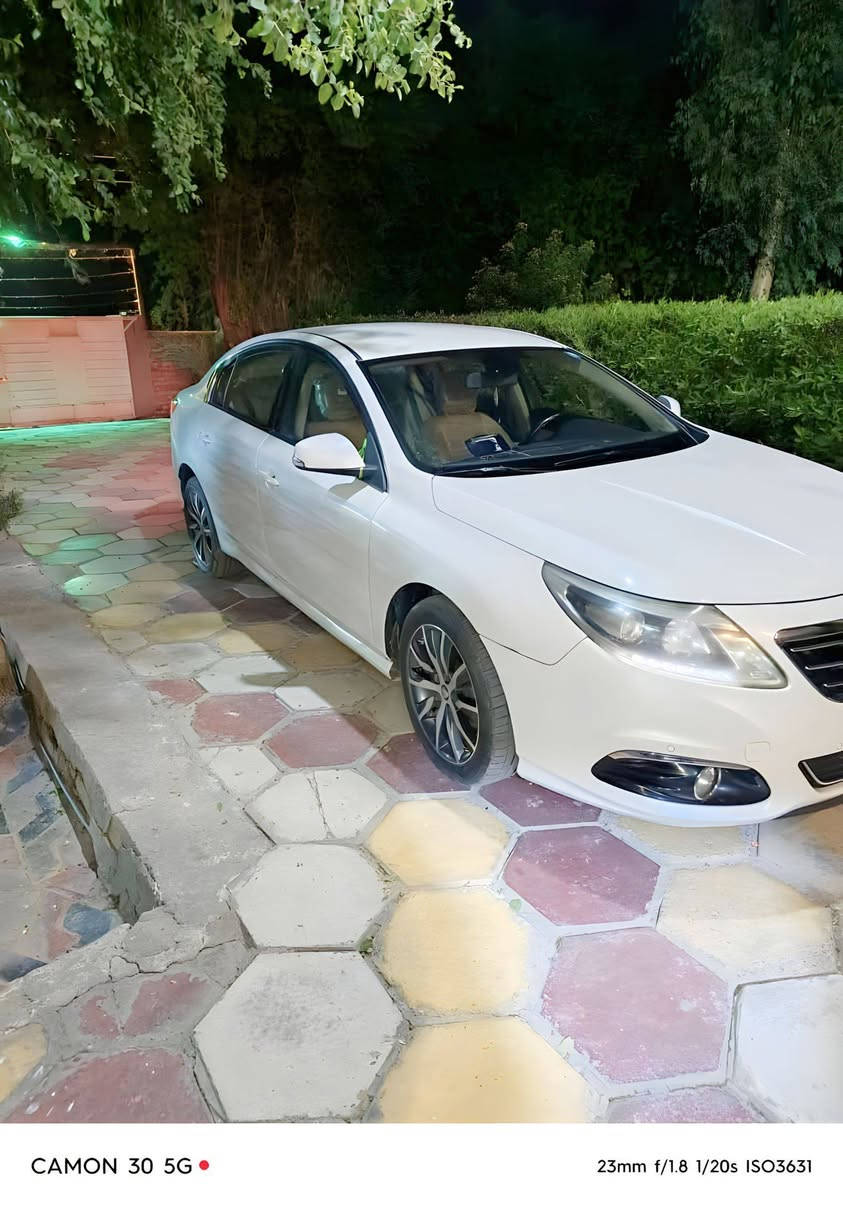 سلام عليكم سيارة للبيع رينو سافران ٢٠١٦ سيارة جاهزة كير مكينة حدادية كفالة السيارة فول مواصفات  السيارة خليجي الشركة العامة سيارة كلش حلوة مكان ميسان الشراي يتصل  السعر خاص ودلل قم هاتف *********** متواجد وتساب ابو يوسف الساعدي
