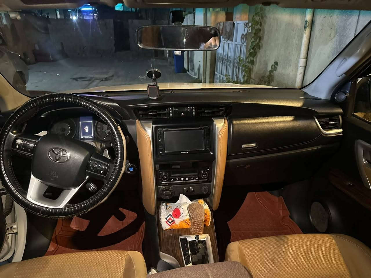 السلام عليكم للبيع تويوتا فورشنر 2019 رقم بغداد الجديد تحويل مباشر السيارة مرتبة ونظيفه جدآ شركة ساز 
تحويل مباشر بأسمي السيارة 
فور ويل
4 سلندر 2700
٢ بصمه تشغيل
يدات نيكل وبصمة 
تحكمات جهتين 
انضمة قيادة
تحكم تبريد ابيانو
اشاير بل مري 
تخم تاير جديد 
كير و مكينة مكفولات
حساسات خلفية 
كامرة خلفية
المري شفط 
منظومة لايت زينون
السعر ٢٨٠ $
الرقم ‏‪‏‪*********** واتساب
