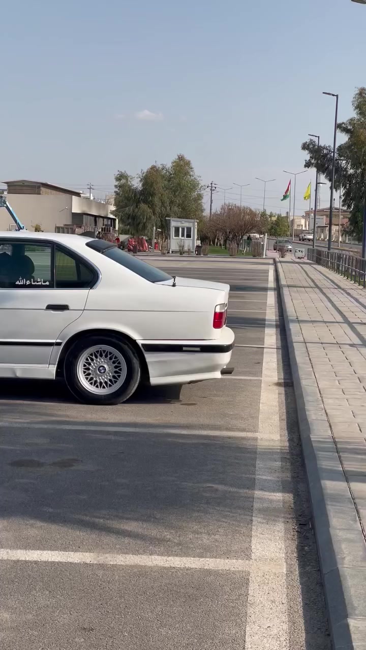 بسم الله الرحمن الرحیم BMW 525 مۆدیل 1995 گێر عادی بێ لێدران پێش و پشتی کەپس سلایت نیە سەیارەکی زۆر جوان و خاوێنە عامە لۆ جوانی هەمو شتی مەزبوتە هەمو گیانی بەشەرت شوێن هەولێر جام کارەبایی سعر 60 وەرەقە و کەمێک مەجال بۆ زانیاری زیاتر پەیوەندی بەو ژمارەیەوە بکەن ساحیبیتی ***********
