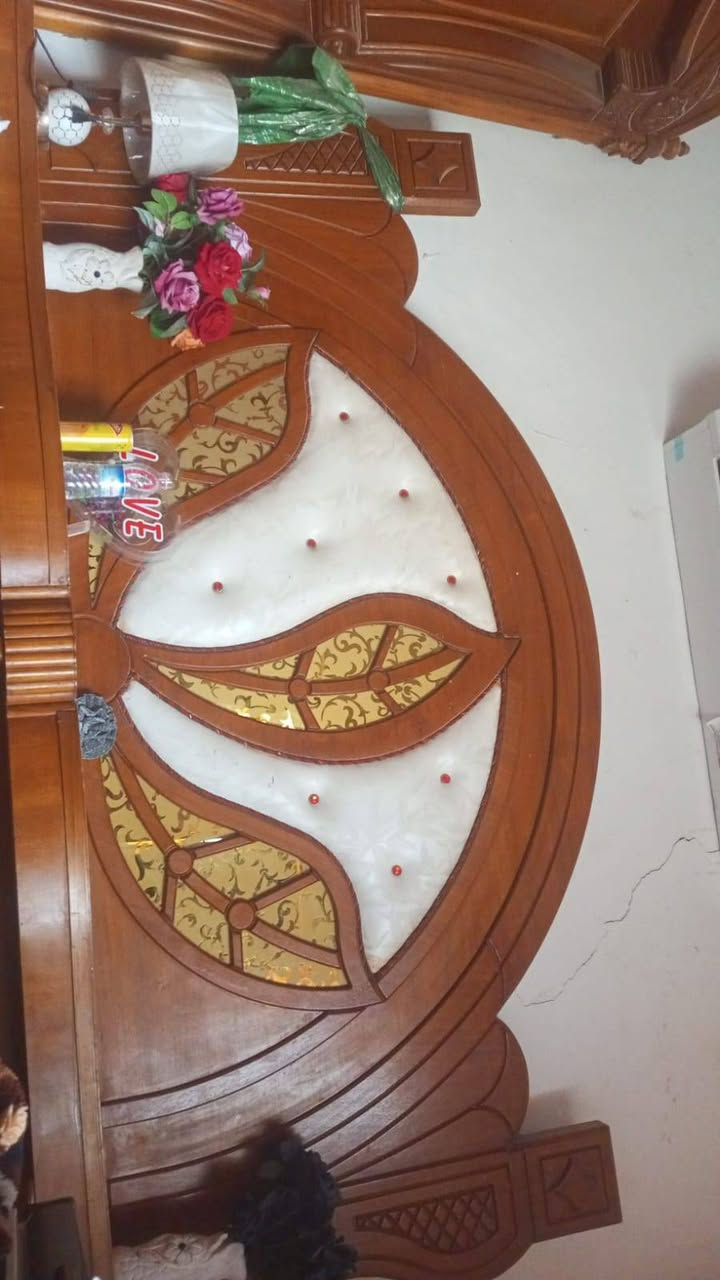 غرفه نوم للبيع اخت الجديده 
تسكام ثقيل فقط يحتاج تلميع 
ترجع جديد نفس صوره 
عنوان السدة الهندية شارع موبايلات 
***********
