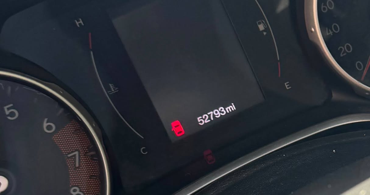 ‎السلام عليكم 
جيب كومباس Jeep Compas
2018
رقم بغداد مكانها المنصور 
السعر 112
حادثها موضح بالصور
 مع أماكن الصبغ 
وبيها صبغ بالباب الخلفي اثر شخوط وعندي صورها قبل الصبغ  

اعتبرها صبغ اقل الحزام 
محرك 2400
ماشيه 52 وقابل للزيادة 
السياره جاهزه 
سنوية وهزة جديدة 

بصمة 
تشغيل عن بعد
كشنات مخمل هيتر 
سايد بريك كهربائي 
تحكم ستيرن جهتين وخلفي 
هيتر تدفئه بالستيرن
قفل سرعه 
كاميرا دواره وشاشة بلاديه 
تبريد قطعتين
للاستفسار *********** بغداد, العراق

