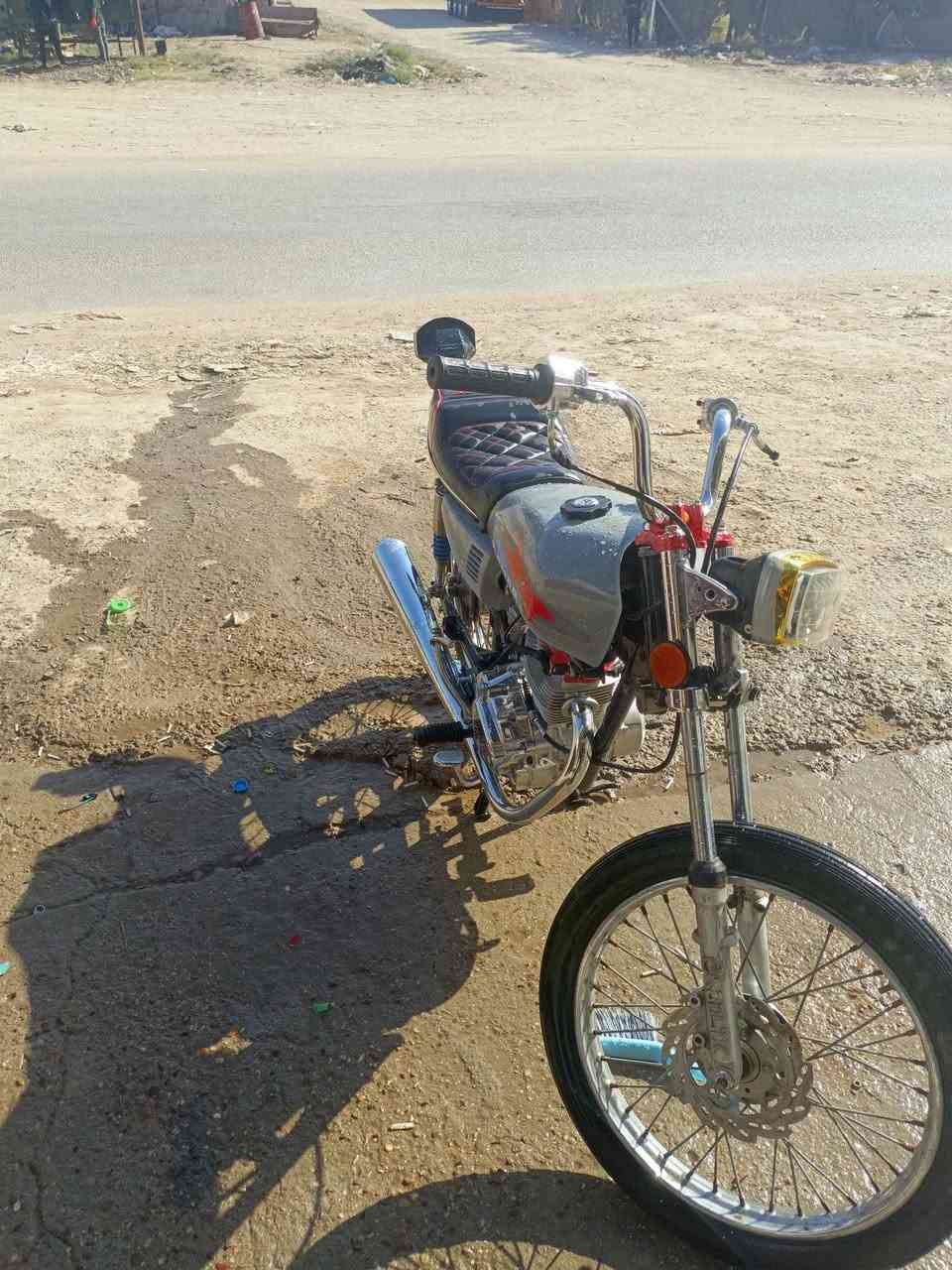 سلام عليكم
متوفر دراجه تربو  26 وشاصي 23كلك سعر 550 
والدراجه الثانية امتياز 26 تعمير اوراق الدراجه كلها 26
سعرها650 بيها مجال *********** مكاني حلة شارع 80

