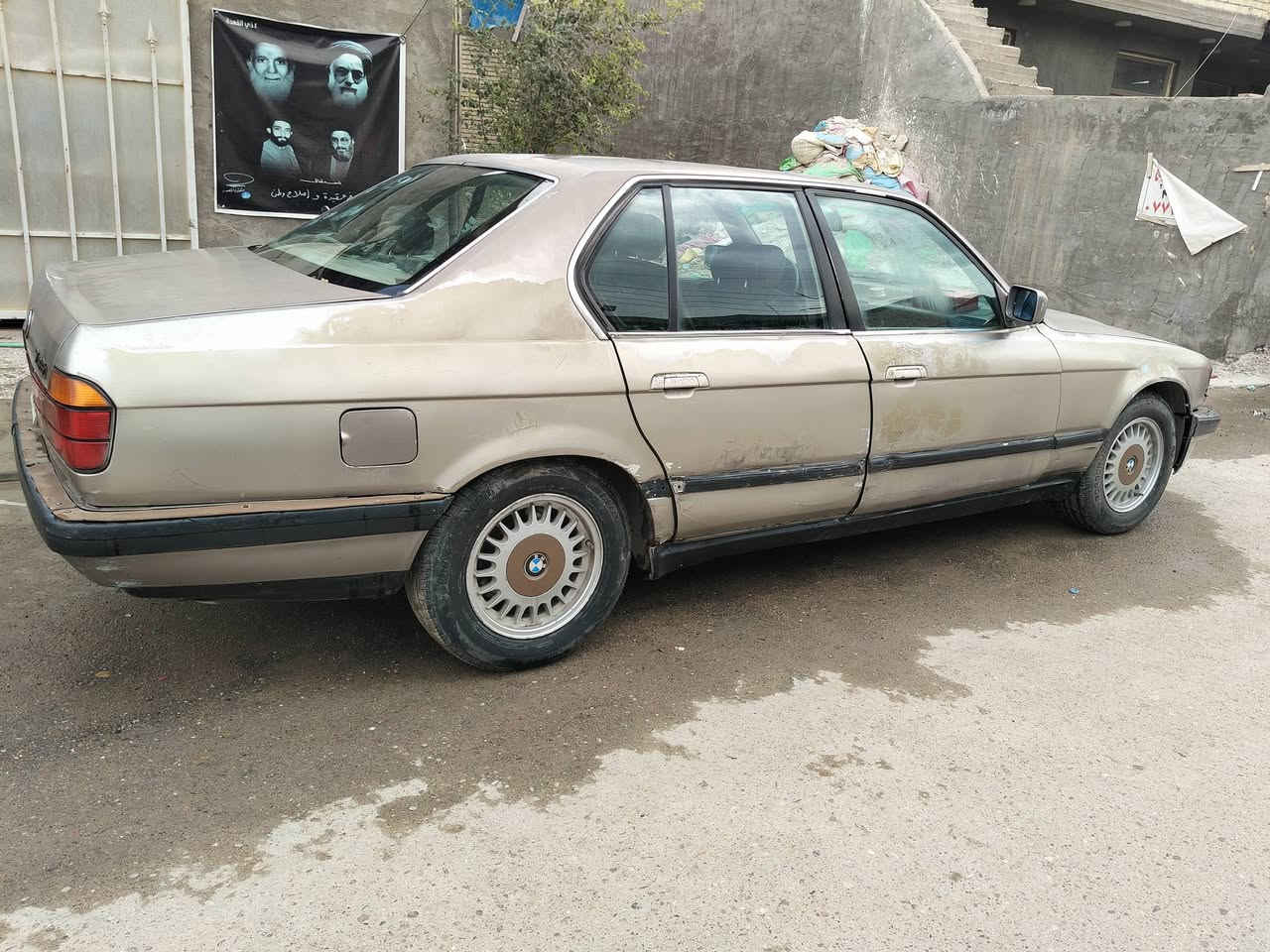 السلام عليكم عندي بي أم دبليو للبيع حجم 735 موديل 92 مشروع وطني بسمي محور مكينة وكير ففتي رأس الثور جديده كهربائيات كلهه شغاله كشنات كهرباء شغاله تبريد عوزه بس شحن غاز ترايك وين ما تريد مكينة وكير جدد لا تبخير ولا نضوح ولا تنقيص صدر جديد امامي وخلفي شاشه كاميرا تقفيل ريمونت عن بعد السعر 28 المكان بغداد الزعفرانيه تلفون ***********

