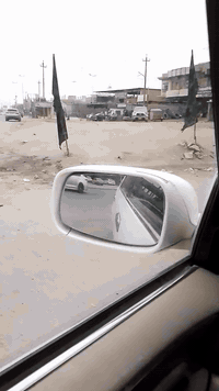 عندي الأرض 300 و 40 متر هيكل 120 متر في منطقة العبيدي قرب بنزه الخانه ...