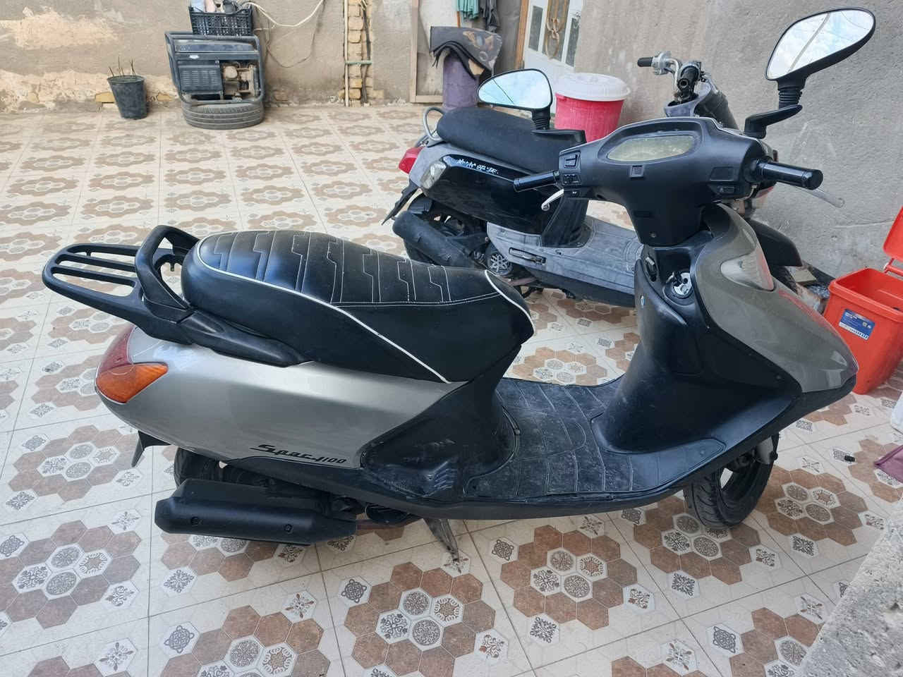 السلام عليكم
سبيسي ياباني مفتوحه مره وحده
محرك ناعم ماينسمع الصوت
نظيفه كلش كفرات ابو الختم
سلف هندر نكره وحده
كهربائيات شغاله قفل جنطه قفل ستيرن 
شلعه ومعدل شرط سرعه 100
المكان كوت
مابيه نقص السعر واتس اب 
***********
