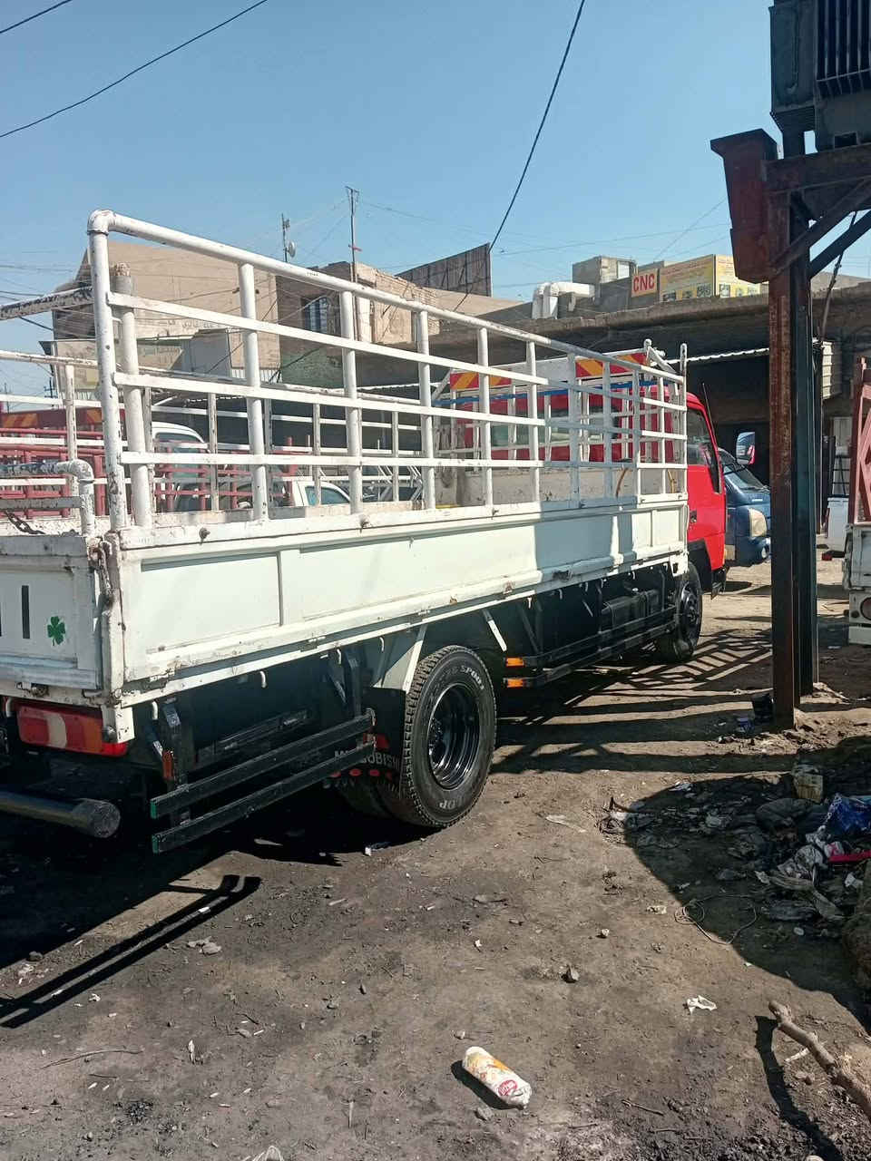 سلام عليكم كنتر عضم موديل 95 رقم بغداد بسمي طويل 5متر محرك 33 حديث مكان بغداد سعر 100 وبيه مجال رقم هاتف ***********
