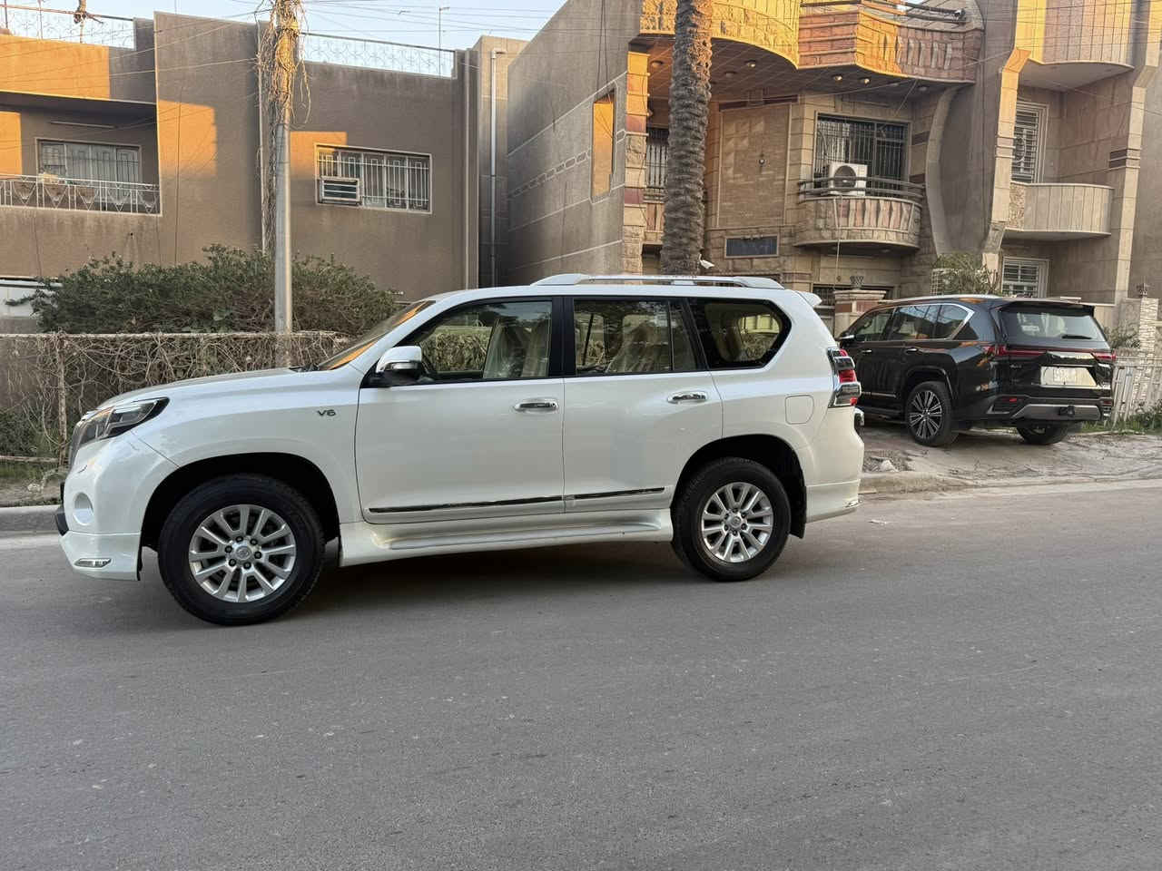 تويوتا برادو 20017  سته سلندر ماشيه 92 حقيقي وين ما يعجبك افحص  فول 1على 1 مواصفات كفاله عامه من الصبغ والبارد والفتح وكلشي والسياره على أدينه من الوكاله لليوم مواصفات كامره شاشات 3 حسسات مري شفط فتحه كشنات كهرباء ( دبل تانكي ) كويتي بصمه 7 راكب تبريد3 قطع ، ثلاجه 
رقم اربيل الدولي بسمي تحويل مباشر هزه جديده وأرقام جديده والسياره عل وضع الوكاله السعر 365 $ وبيه مجال مكاني بغداد شارع فلسطين ***********
