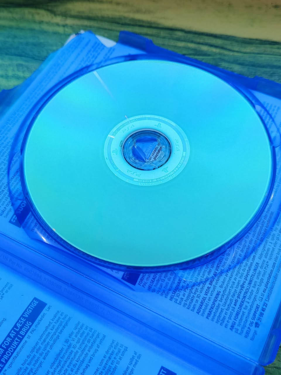 جويستك بلي فور اصلية 
ما بيها شي فقط الـL2 نسبة الضغطة مالته 75%
اما القرص فحم 
اثنينهم بـ٢٥ 
📍البصرة القديمة

***********
