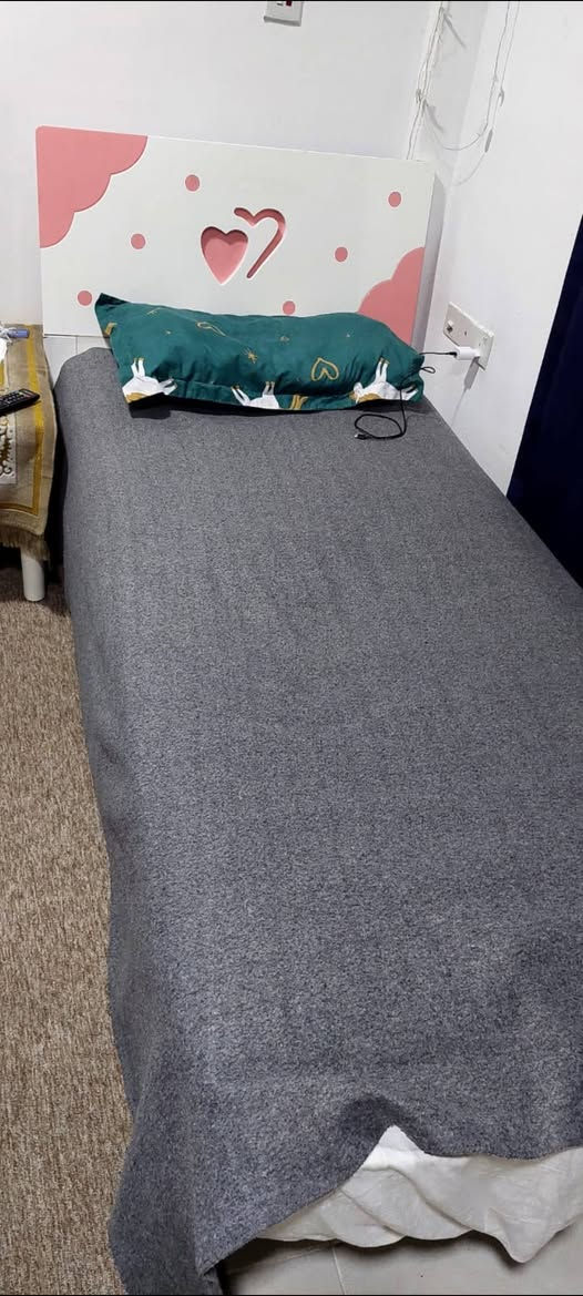 غرفة اطفال للبيع سرير واحد
***********
