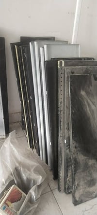 رفوف للبيع مستخدمة 36  رف مع الأذرع والشيلمانات ..السعر 135 0771719992...