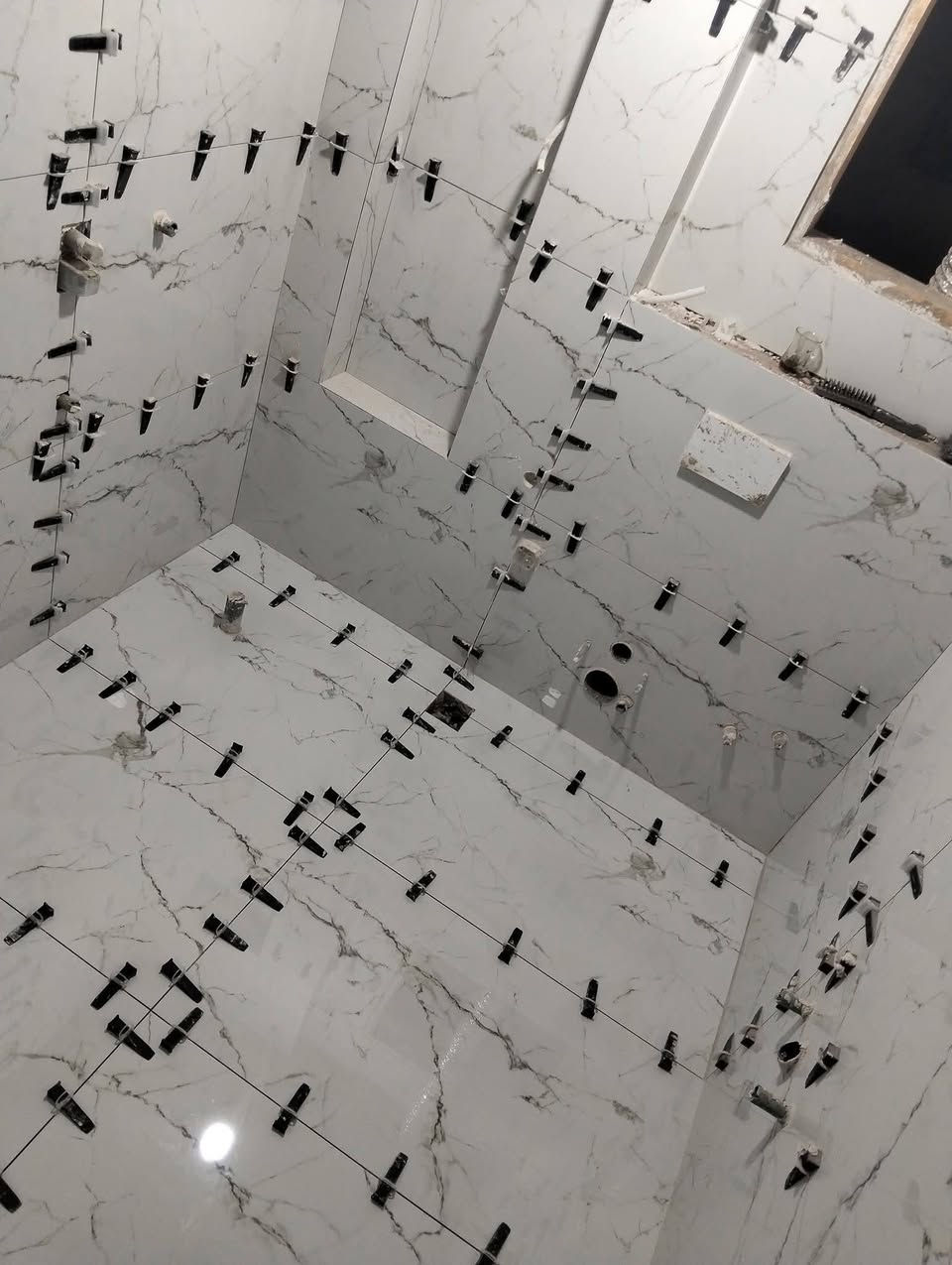 🚧 لا تضيع الفرصة… إذا تريد شغل  سيراميك مظمون والعمل بضمير🚧
خَلَفَة سيراميك خبرة سنين وشغل مضمون 100٪ 👷‍♂️
دقة بالوزن، نظافة بالموقع، وتسليم بالموعد بدون أعذار 💪
✔️العمل بواسطة. اليزر وادوات قص حديثة 
✔️العمل يبين أول يوم وبثقة 
✔️كادر سيراميك خبرة سنين 
✔️ تبليط أرضيات وجدران
✔️ بورسلان قياسات كبيرة بدون فروقات
✔️ حمامات ومطابخ مودرن
✔️ تشطيب مرتب يرفع قيمة بيتك
🔥 شغلنا يخلّي بيتك يلمع ويصير فخم
🎁 عرض خاص لأول 3 زباين فقط
خصم مميز… والعدد محدود جداً!
⏳ العرض لفترة قصيرة، اللي يتأخر يضيع عليه الدور
📞 اتصل واحجز من هسه:
(***********) ولدينه اعمال في كافة انحاء الموصل والمحافظة.
