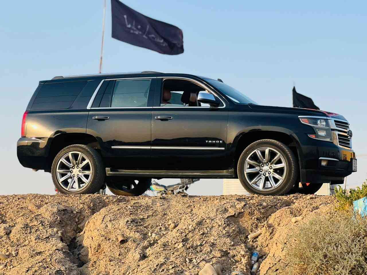 سلام عليكم  البيع تاهو موديل 2020 خليجي كفاله عامه ما عده  تكحيل   3 بس طول اصبع  تكحيل  ثنين بل مامي جه السابق   والخلفي هم تكحيل بصيط 
مواصفات سياره
 فتحه سقف 
كامره خلفيه 
جنطه سلايت 
كشنات تدفئه تبريد 
تشغيل عن بعد 

بعد بيه هواي مواصفات معروفه الخليجي 
مكينه 8V  رقم بغداد  
السعر 360وبيه مجال 
رقم ***********
عنوان ناصرية قضاء الرفاعي
