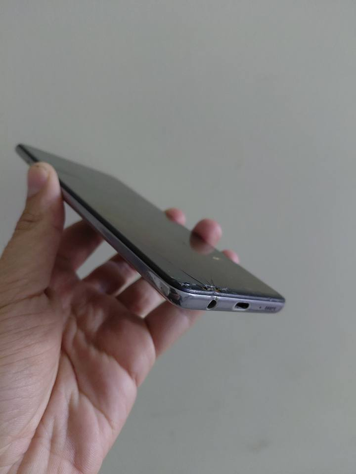 السلام عليكم
هاتف سامسونك كالكسي A51 ذاكره ١٢٨ بطاريه ممتازه 
الشاشه بيها فطور بسيطه من جوه والكامره ايضا من الخلف بيها فطر 
للبيع بسعر ٦٥ وبي مجال 
مكاني بغداد 
للتواصل :***********
